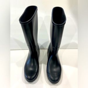 UGG Tall Rain Boots, Black, Size 8, Great to Wear with Pants, Dress or Skirt